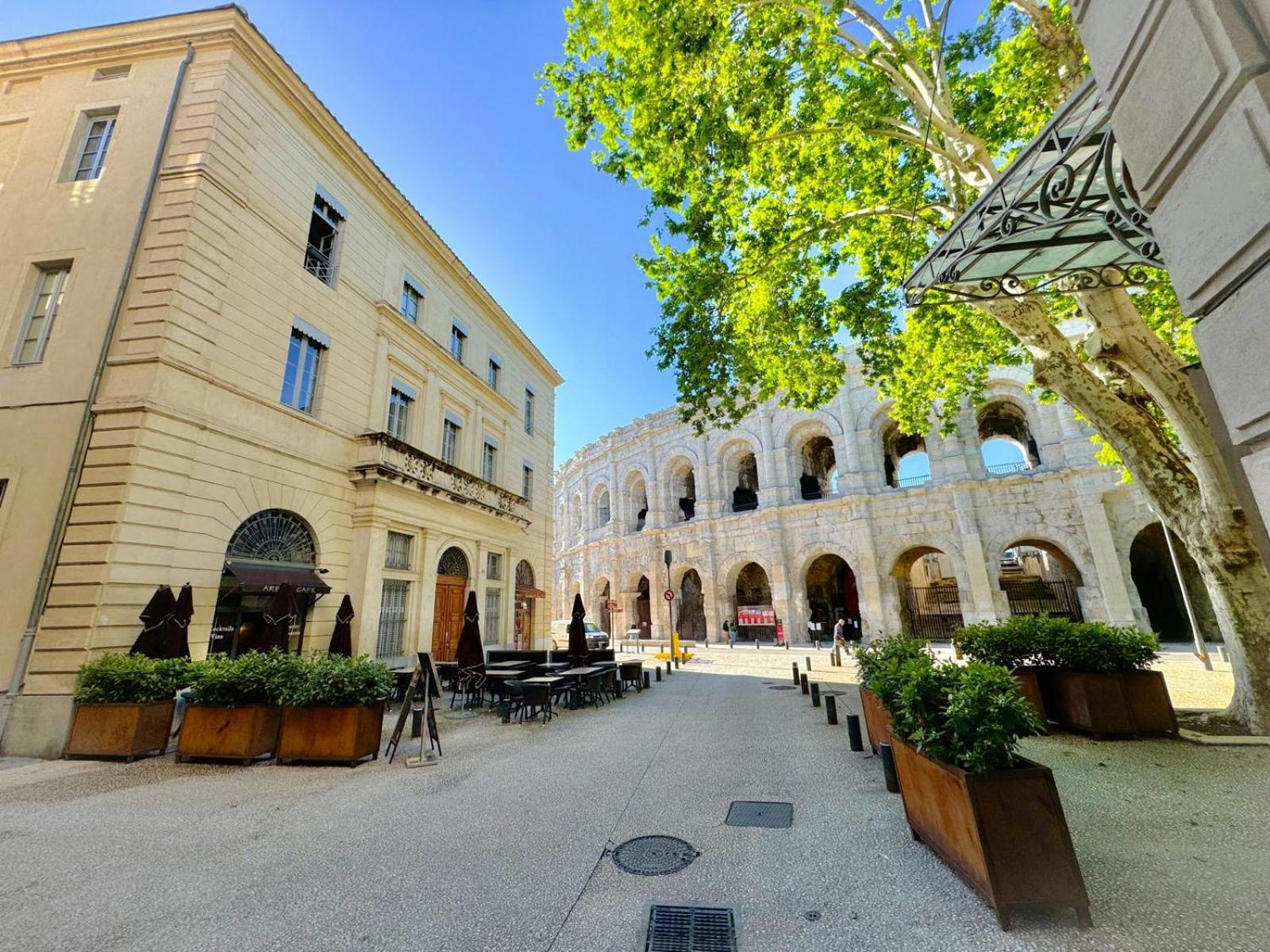 Ni'douillet-p3 Terrasse Et Climatise-coeur De Nîmes